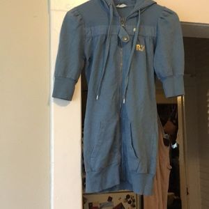 NwoT REBEL YELL long baby blue short-sleeve hoodie